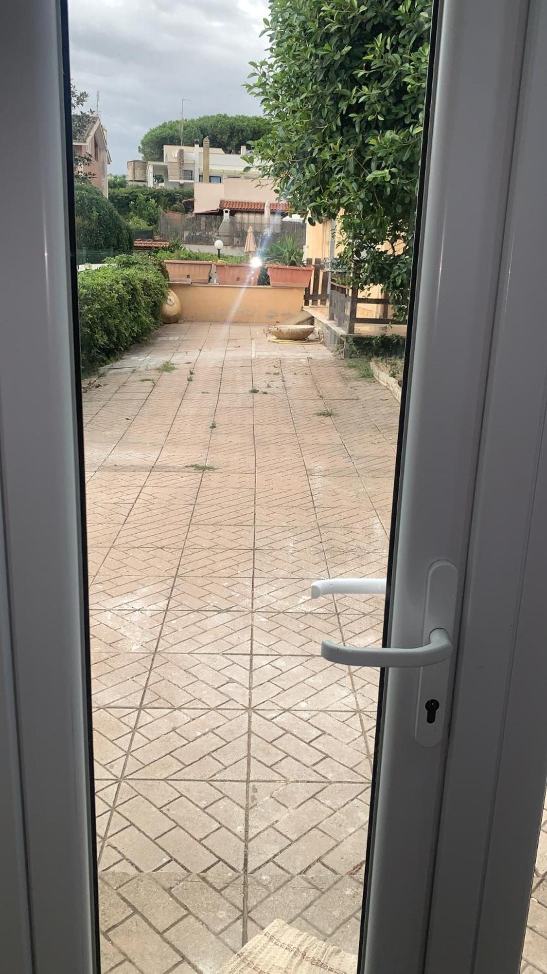 B&B Civitavecchia La Casetta Con Giardino Buitenkant foto