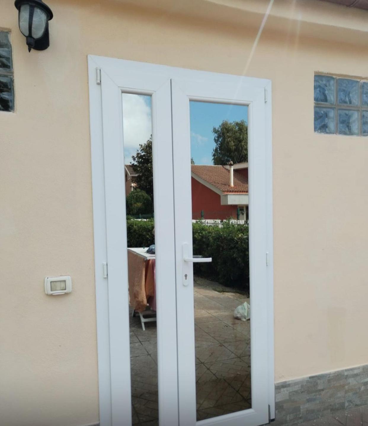 B&B Civitavecchia La Casetta Con Giardino Buitenkant foto