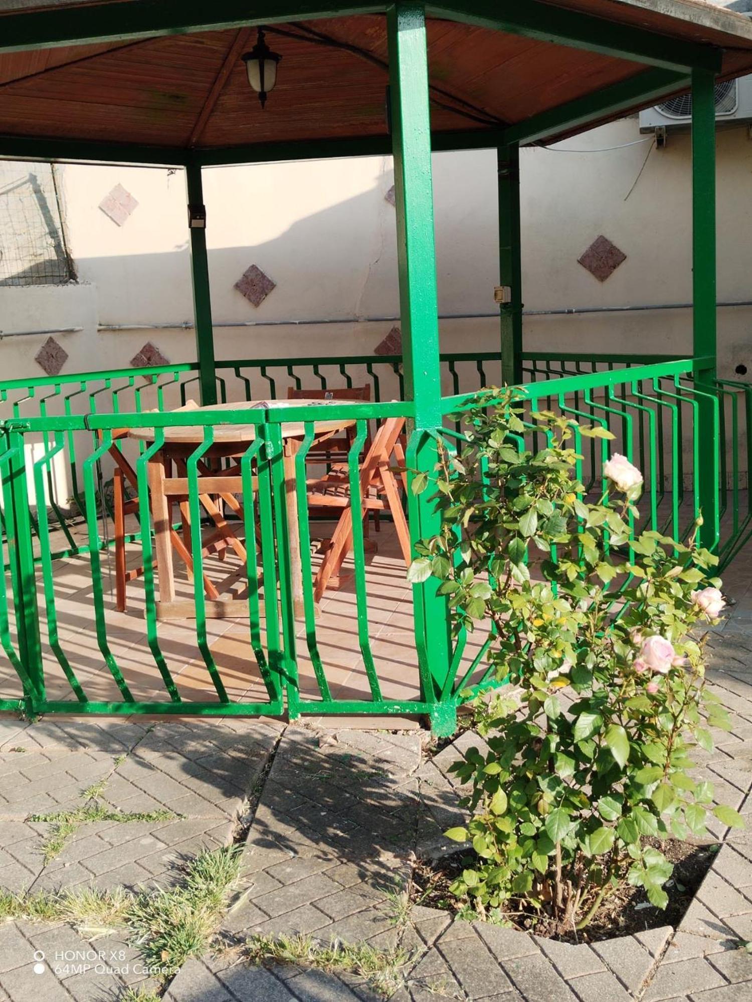 B&B Civitavecchia La Casetta Con Giardino Buitenkant foto